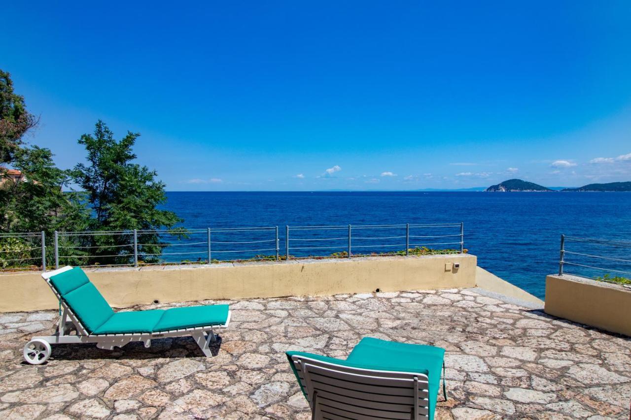 Villa Le Sprizze A Bordo Del Mare - Goelba Marciana Marina  Bagian luar foto