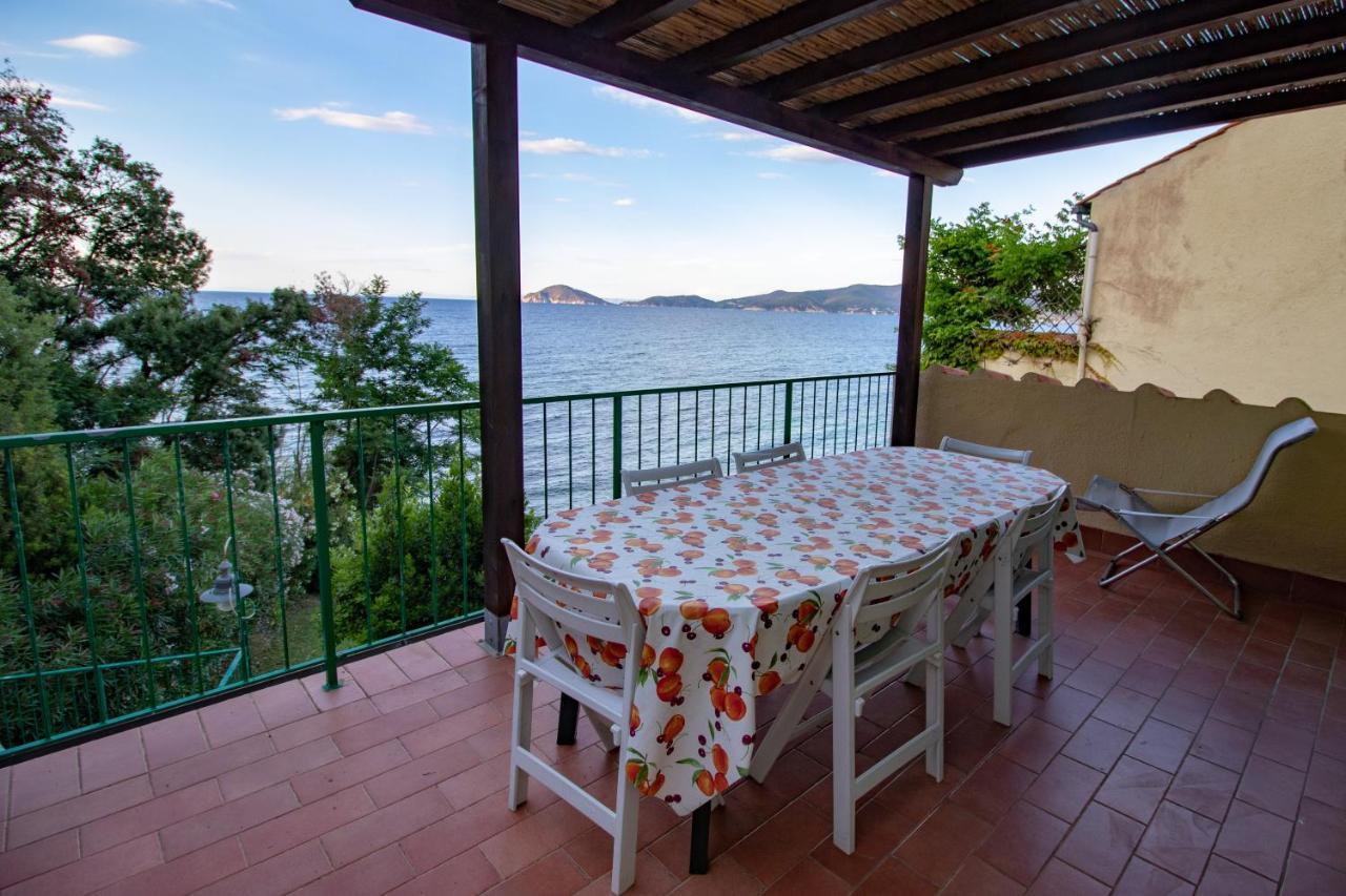 Villa Le Sprizze A Bordo Del Mare - Goelba Marciana Marina  Bagian luar foto